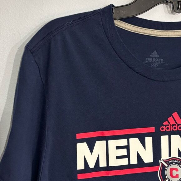 Adidas | Vintage Men in Red Navy Blue Chicago Fire T-Shirt Large - Picture 3 of 13